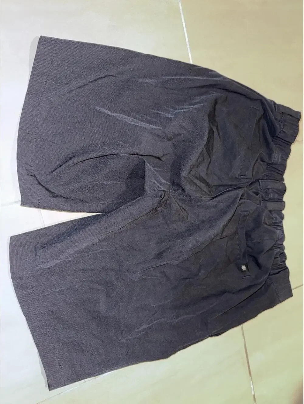 Banana Republic Black chino shorts with subtle pinstripe #chino #pinstripe